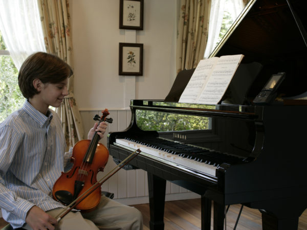 3 Reasons Private Music Lessons Benefit Students