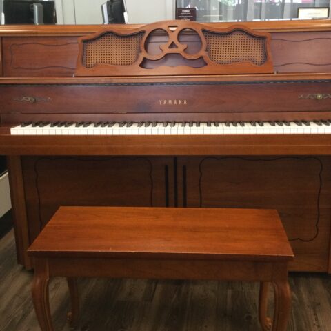 Yamaha M405 Cherry upright piano with bench front view