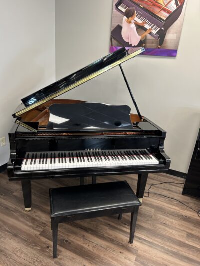 Yamaha-GC1PE-front-view-lid-open-with-bench