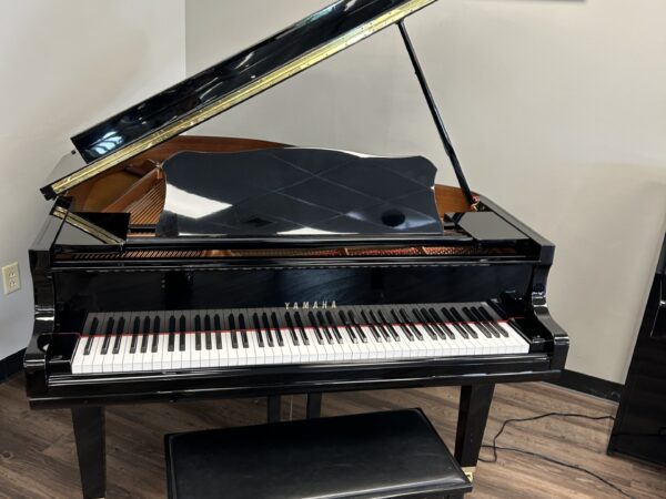 Yamaha – GC1 (5’3”) Polished Ebony Grand Piano