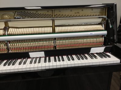 Yamaha B1PE inside view of hammers and felts with serial and model number