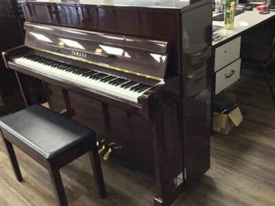 Yamaha B2PM right side view with bench
