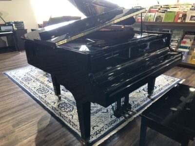 Half open, fallboard closed Kawai GE1 Polished ebony 5’1” baby grand (1612734).