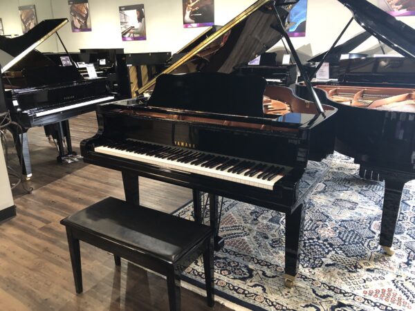 Yamaha – Model GC2- Polished Ebony – 5’8″ Grand Piano