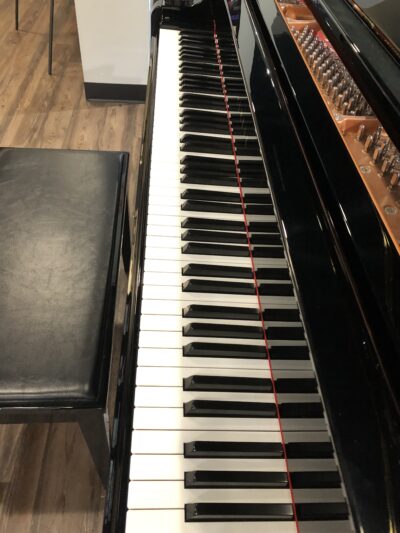A view of the keys on a Yamaha GC2.