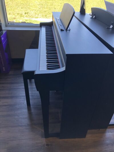 The side view of the cabinet and keys and matching bench of the Yamaha Clavinova CLP735 (UCBL01118).