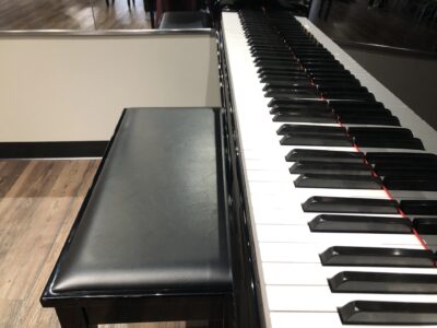 The keys and matching bench of the Yamaha_GA1E_PE_J1903047.