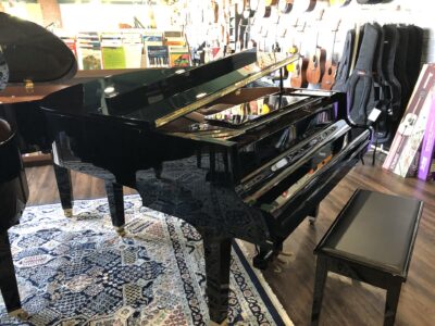The partially closed view with closed fallboard and matching bench on the Yamaha_GH1B_PE_5847047.