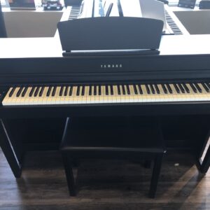 The front view of the Yamaha_CLP735B_UCDO01009 with matching bench.