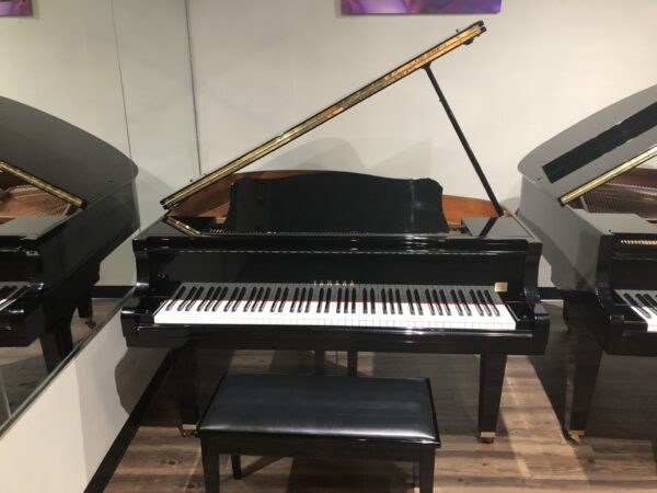 Yamaha – Model GA1E- Polished Ebony – 4’11” Used Grand Piano