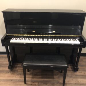 The front view of the Yamaha_B3_PE_J31299806 with matching bench.