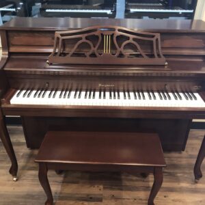 The front view of the Bergmann_BAF108_112493 with matching bench.